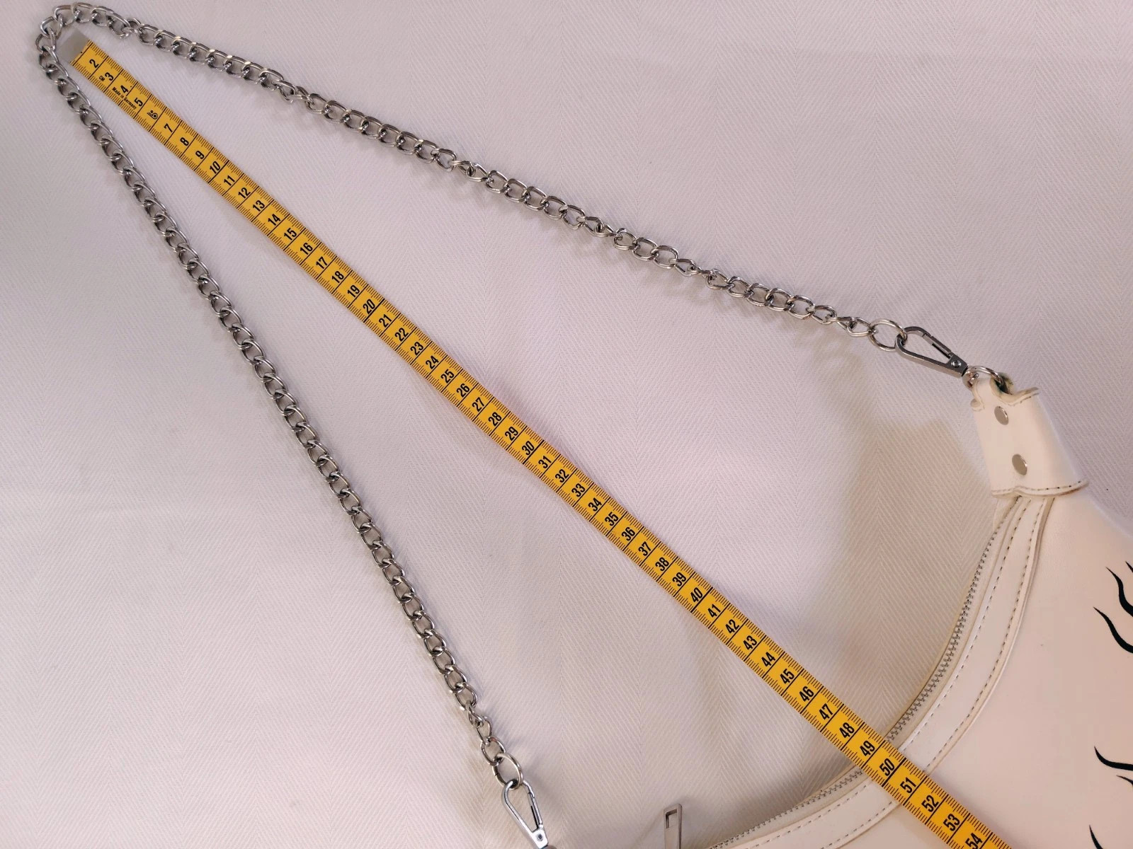 Schultertasche im Cyber Y2K Stil mit Feuer Grafik