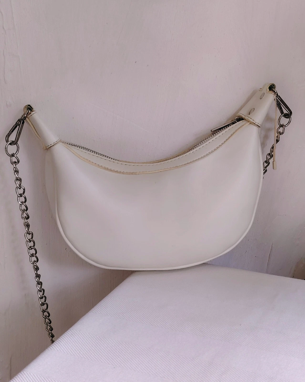 Cyber Y2K Schultertasche mit weißem Reißverschluss