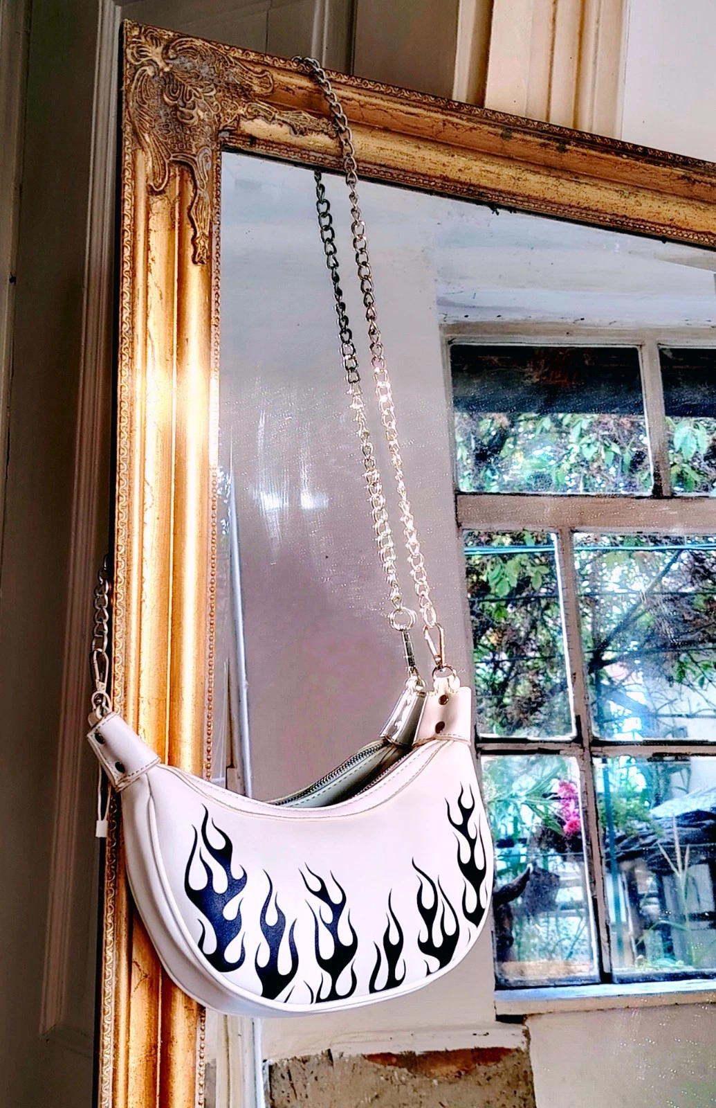 Weiße Bershka Schultertasche im Fairy Grunge Stil