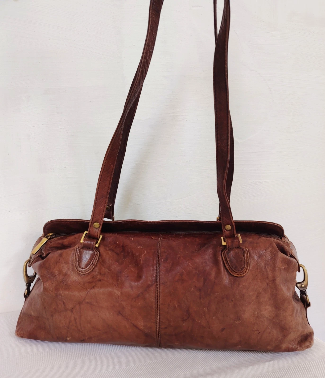 Mittelgroße braune Leder Schultertasche für Damen