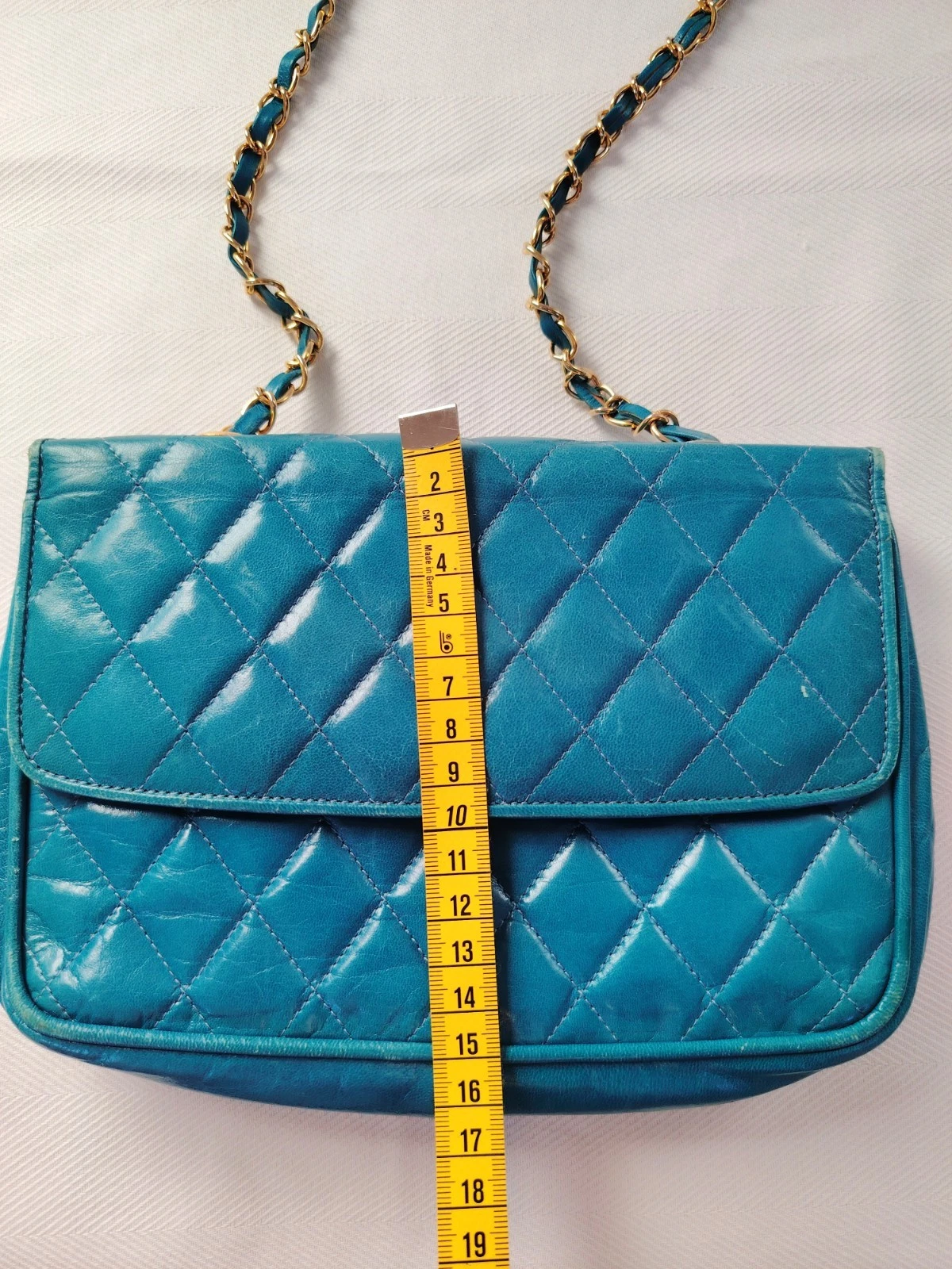 Bruno Magli Tasche mit Rautensteppung und Metallriemen