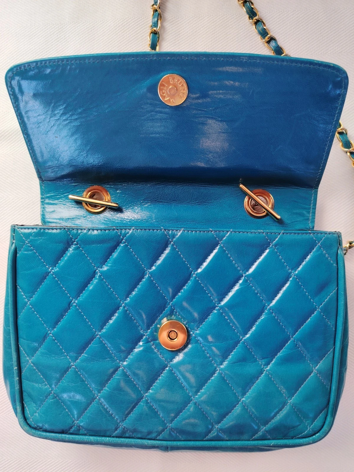 Bruno Magli Schultertasche mit schwarzem Innenfutter