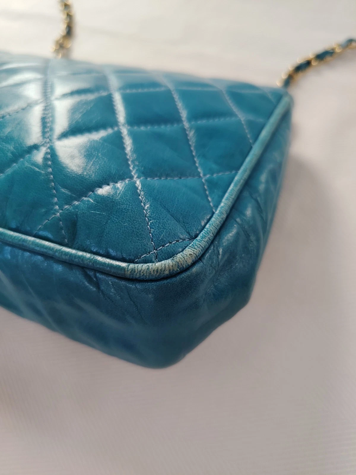 Damenhandtasche mit schwarzem Futter und Lederaußenseite