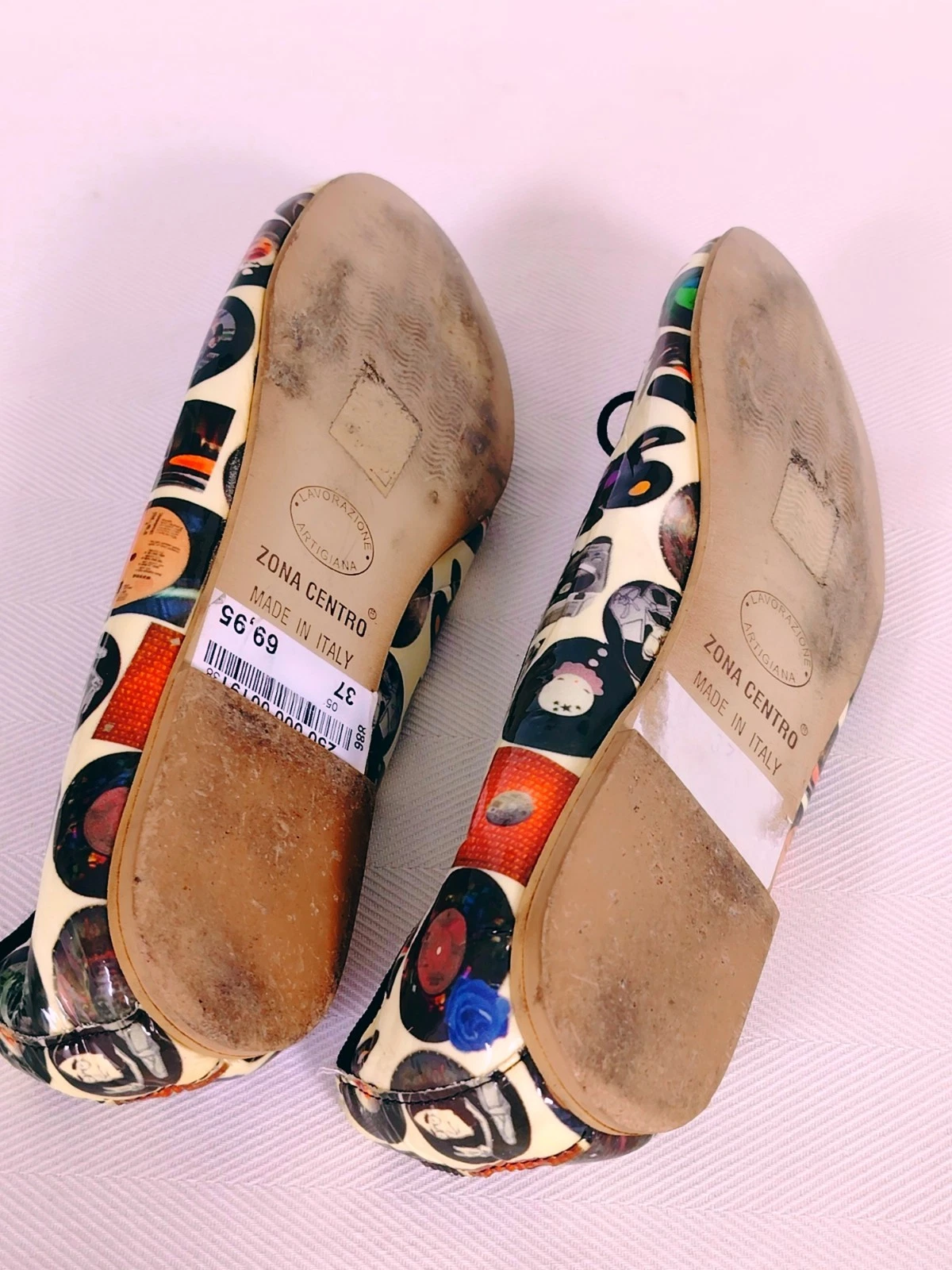 Flacher Schuh im Ballerina Stil aus mehrfarbigem Lackleder
