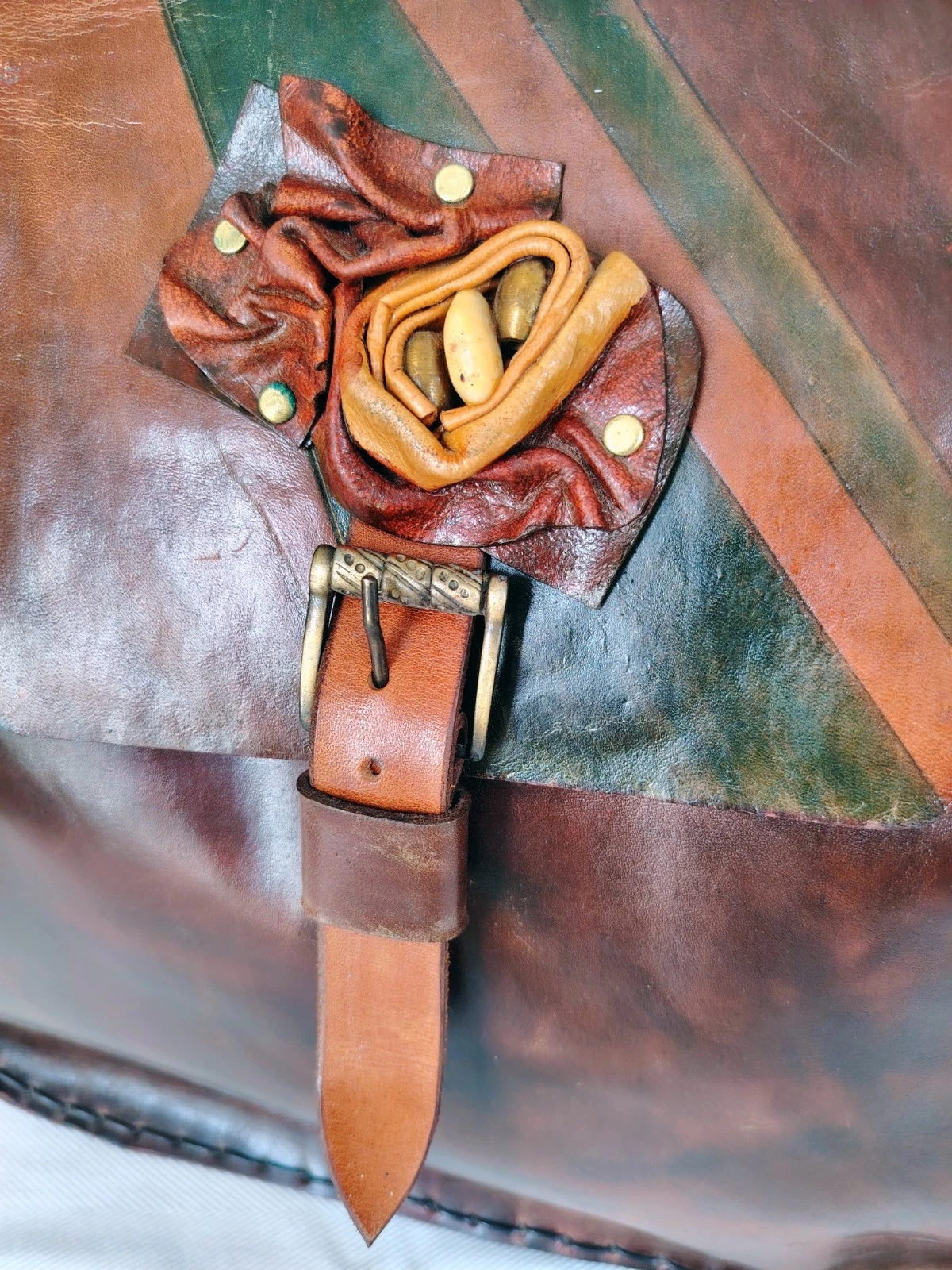 Vintage Leder Hobo Schultertasche mit goldfarbener Schnalle