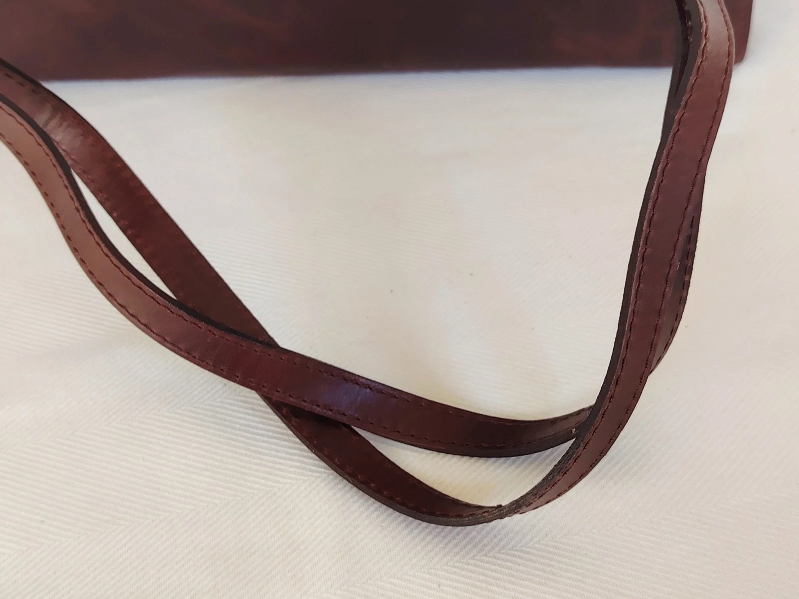 Braune Icci Handtasche mit Taschen im Innenraum