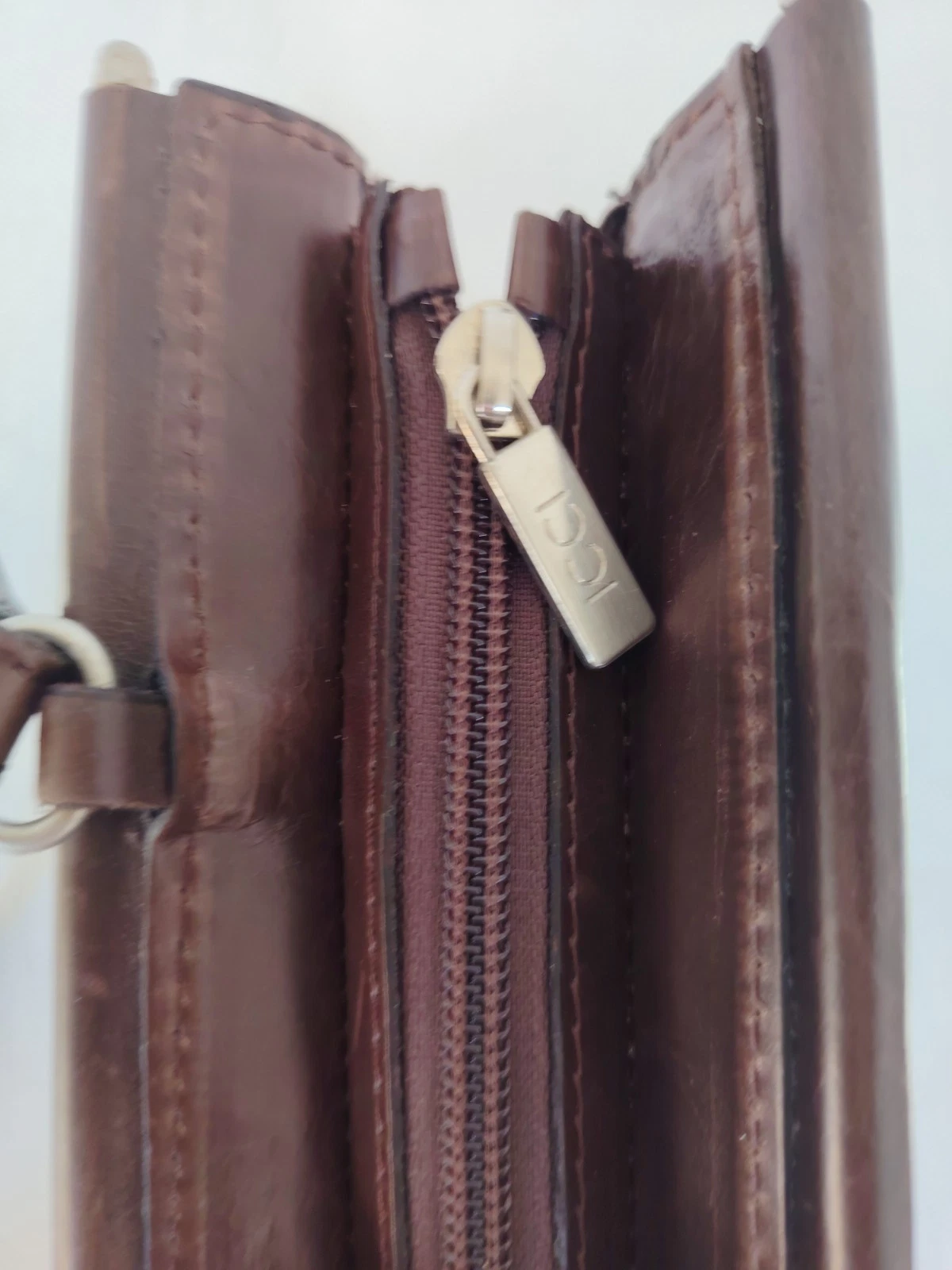 Icci Schultertasche aus Leder ohne Muster