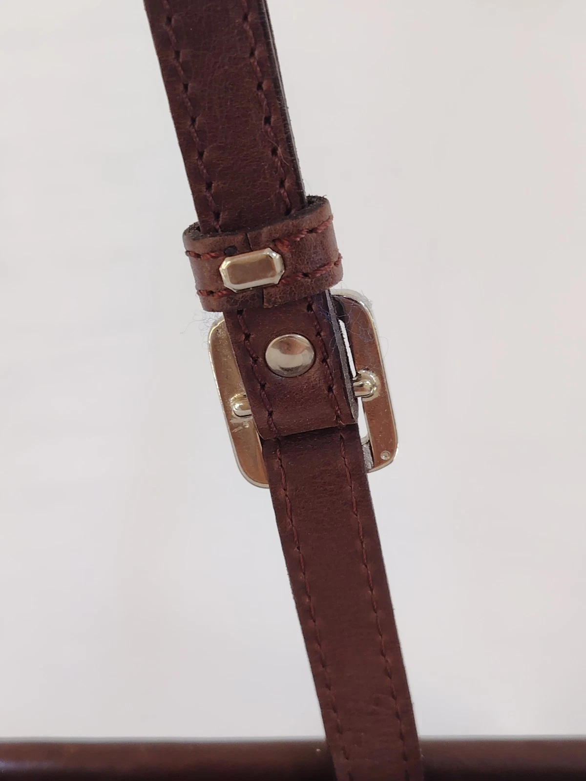 Braune Lederhandtasche mit Polyesterfutter in Schwarz