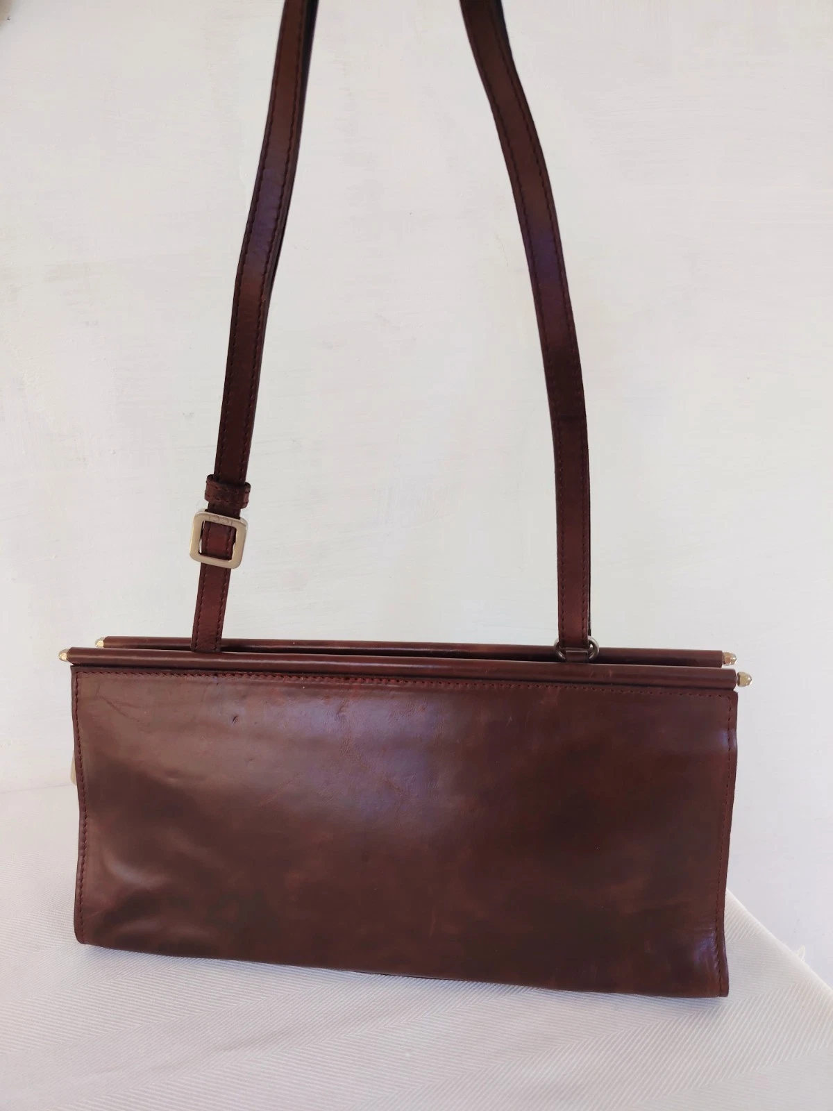 Mittelgroße Damen Leder Tasche mit Schulterriemen