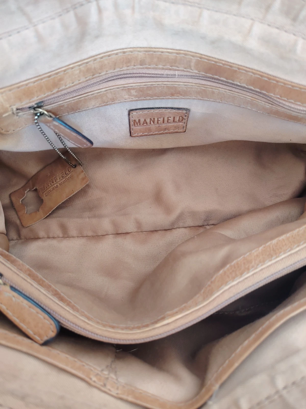 Manfield Schultertasche mit Reißverschluss in Goldfarbe