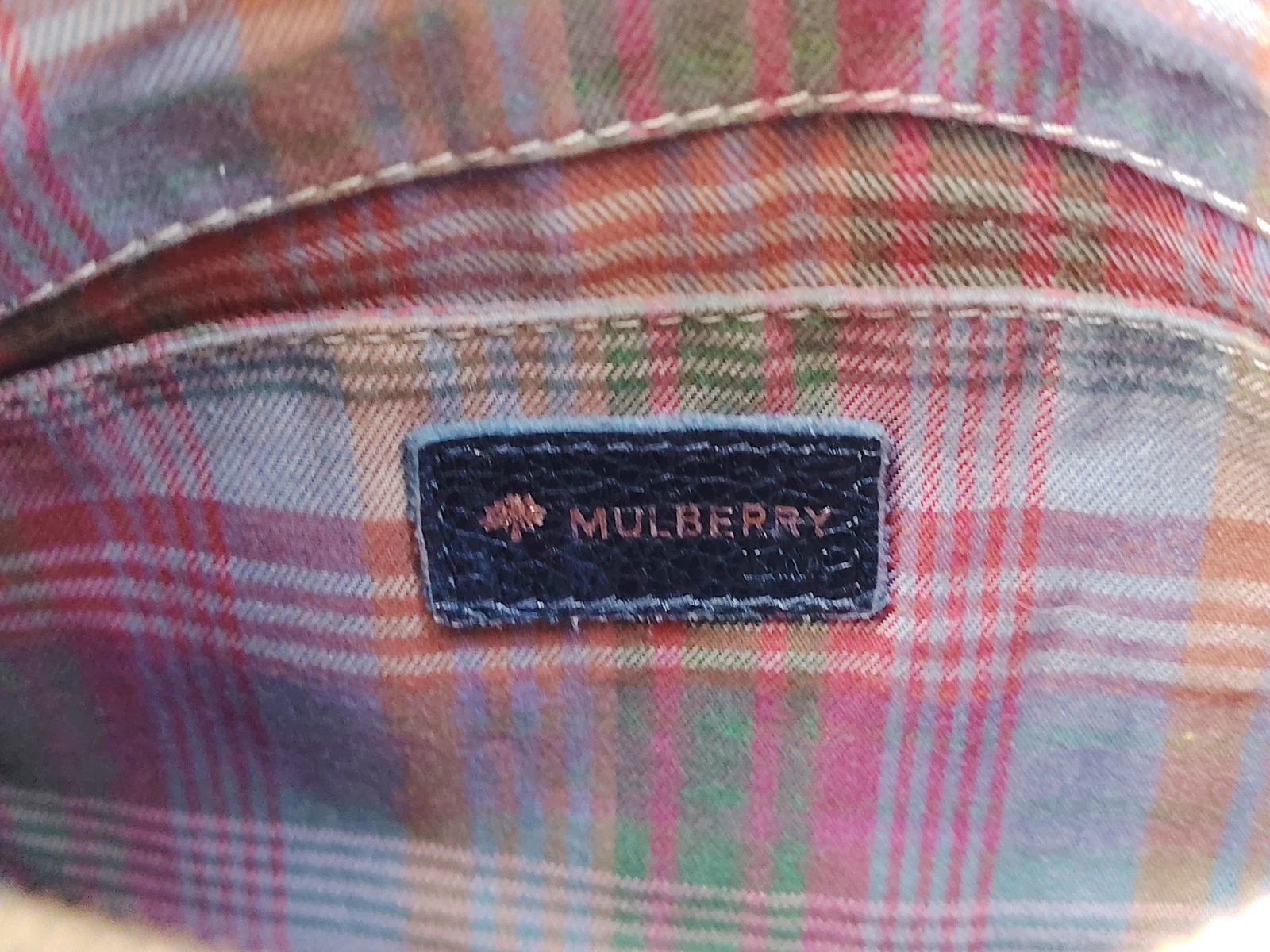 Schwarze Mulberry Tasche mit goldenem Verschluss