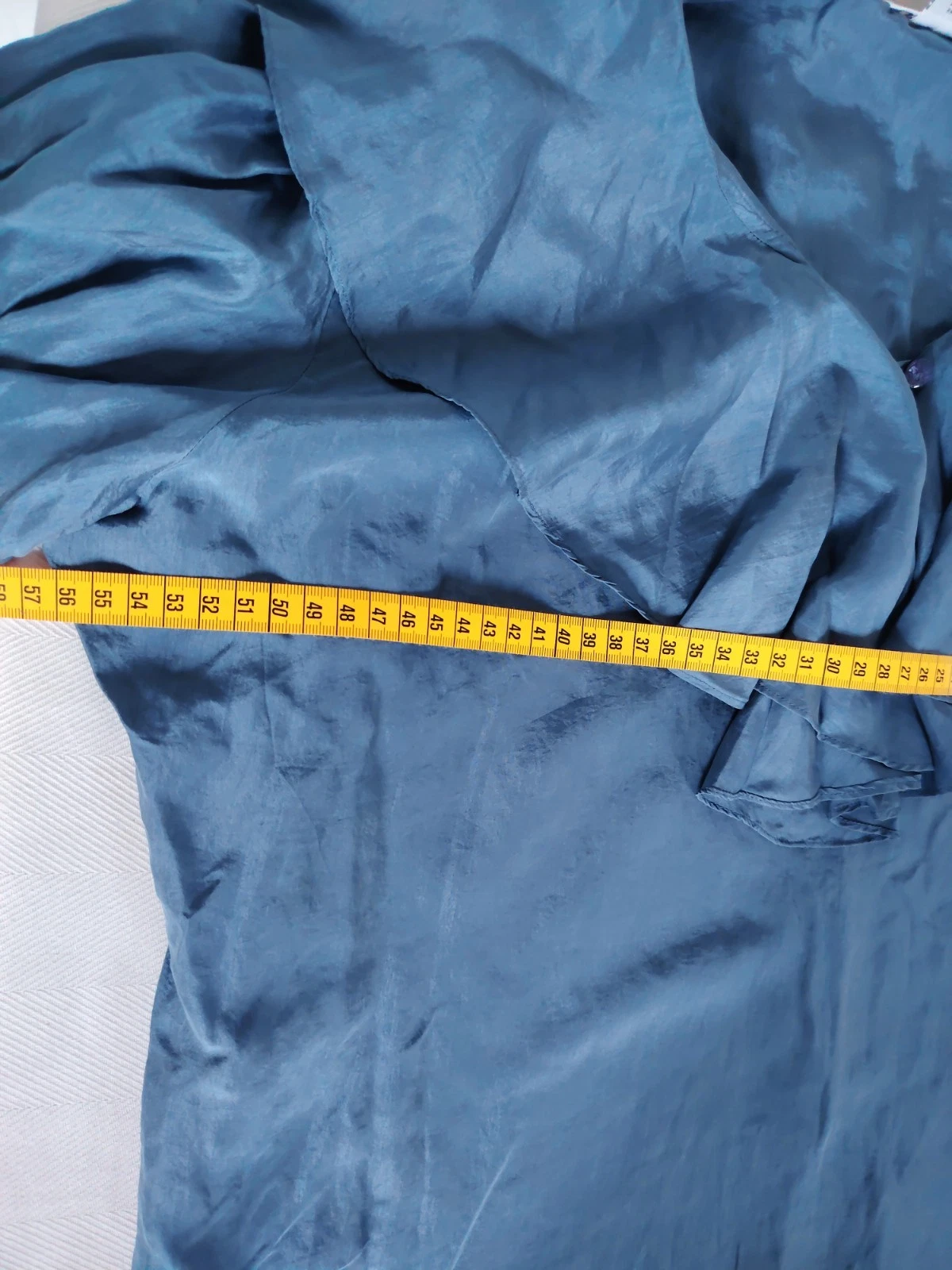 Langärmlige Seidenbluse in metallblauem Ton