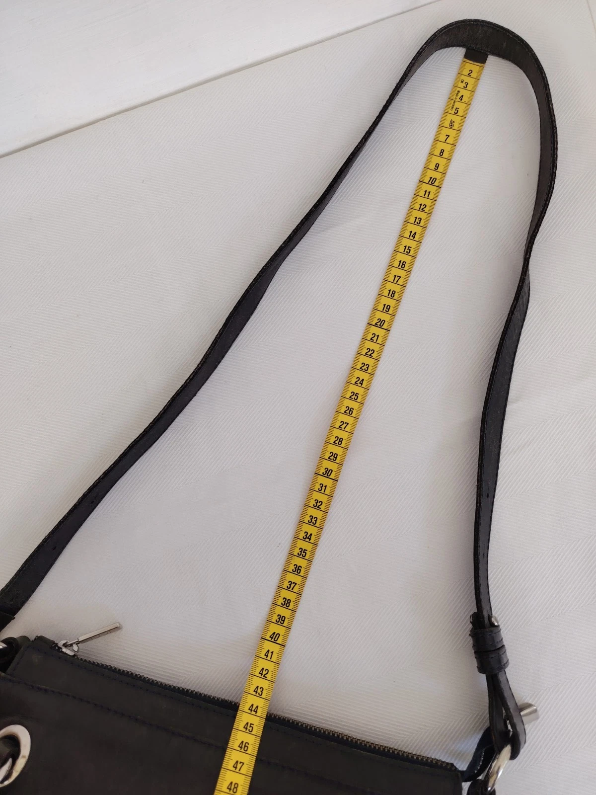 Vintage Damen Ledertasche mit silberfarbenen Metallteilen