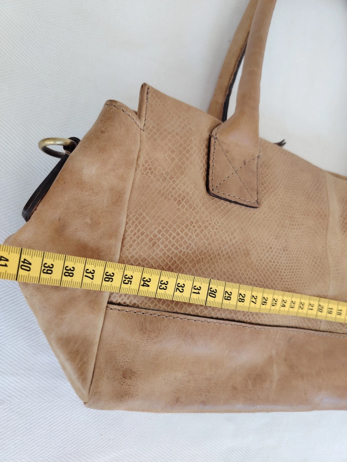 Vintage Ledertasche mit Schulterriemen und Netzdesign