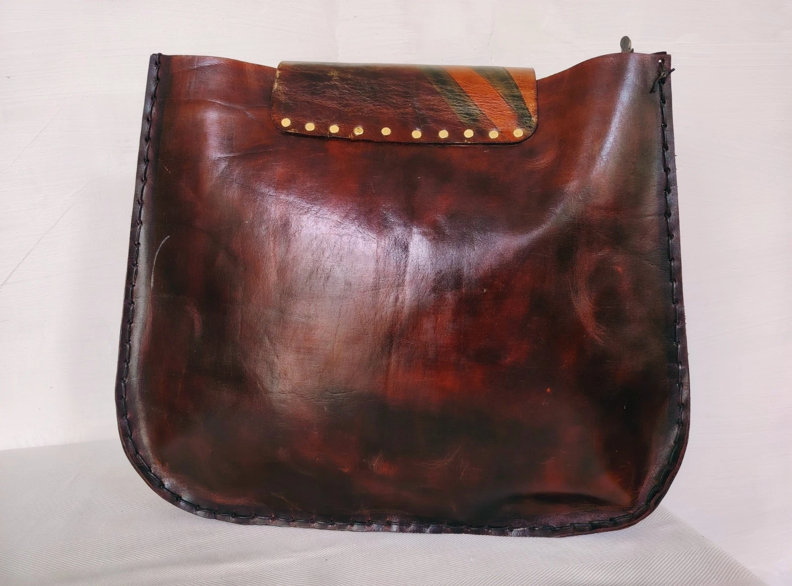 Vintage Schultertasche mit braunem Lederriemen