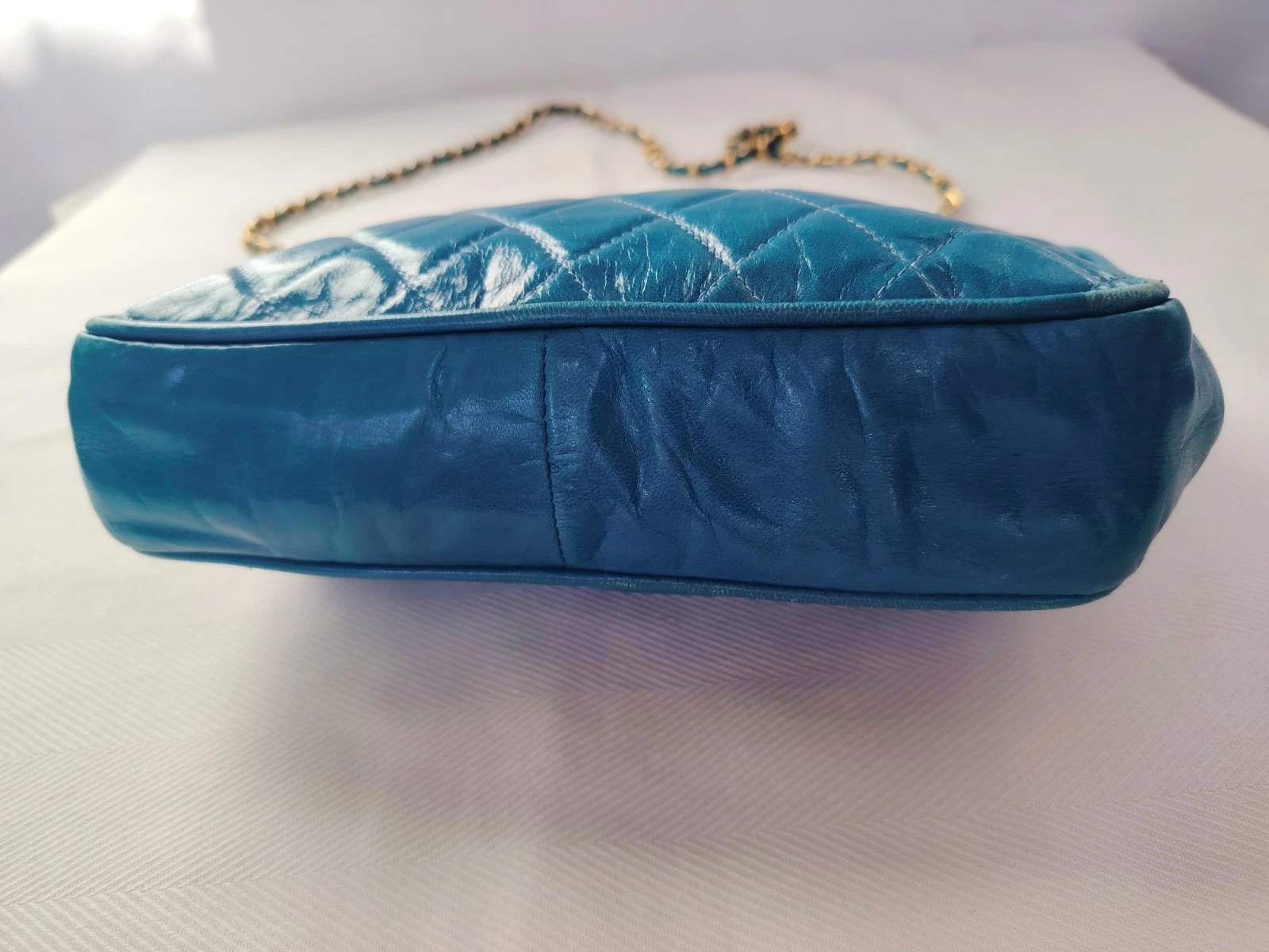Vintage Handtasche mit Klappe und Bindeverschluss