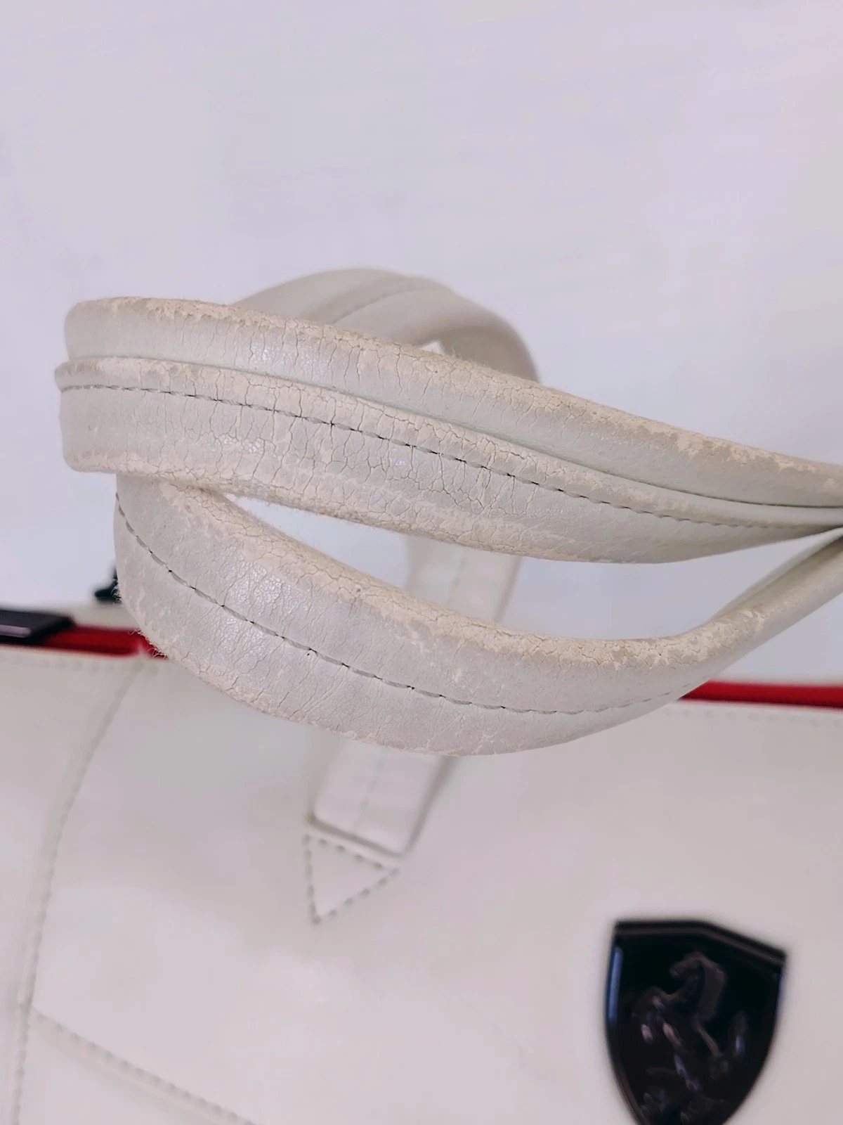 Weiße Vintage Tasche mit silberfarbenem Reißverschluss