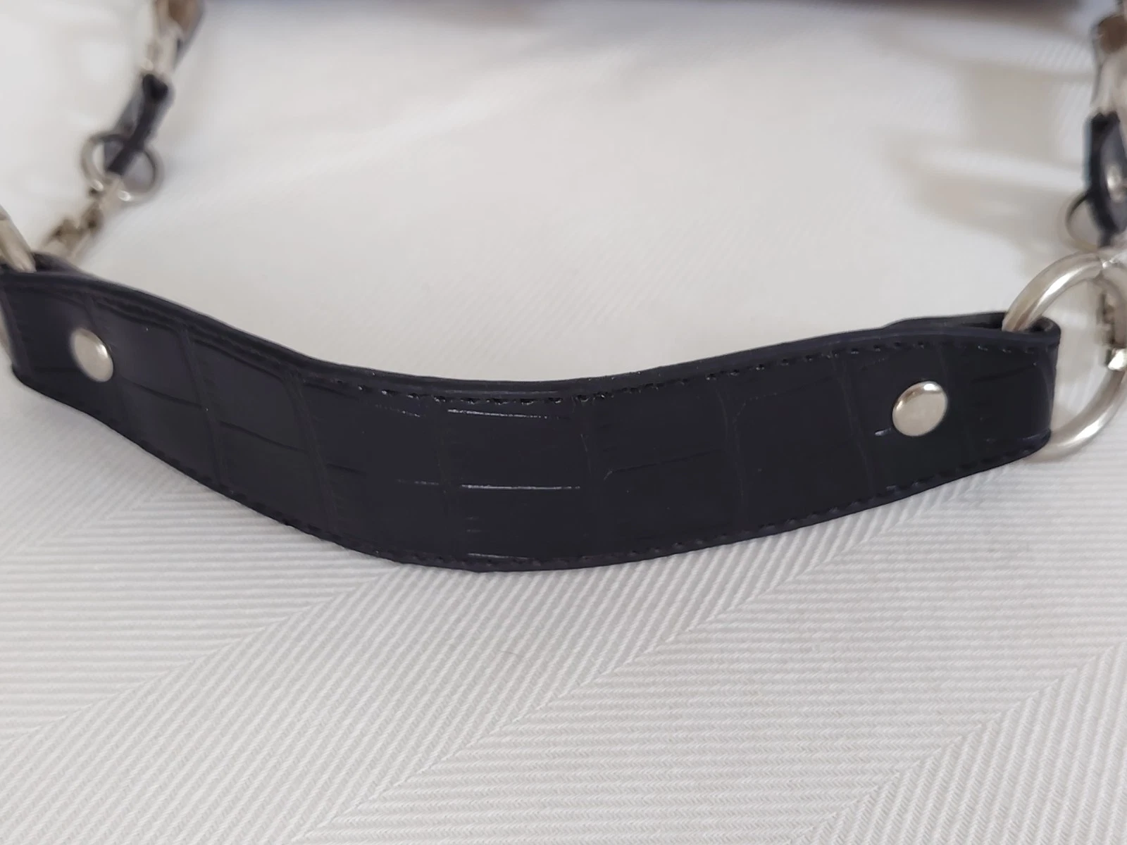 Y2K Accessoire in Schwarz mit silberfarbener Hardware